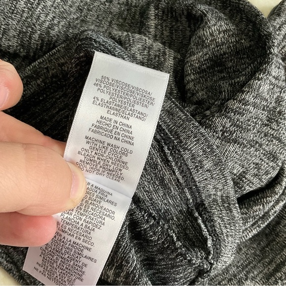 JONES New York Small Black/Gray Long Sleeve Knit Top Very Light Sweater New - Picture 6 of 7